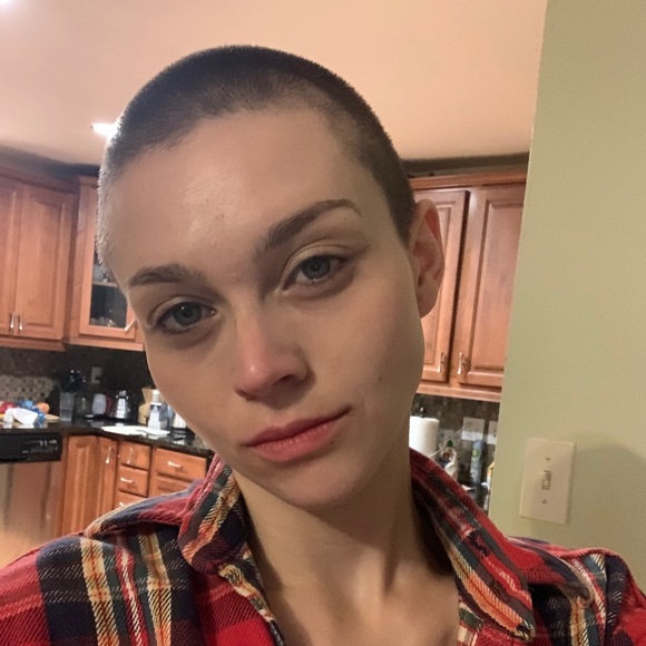 Meet your Posher, Kat - Picture 1 of 2